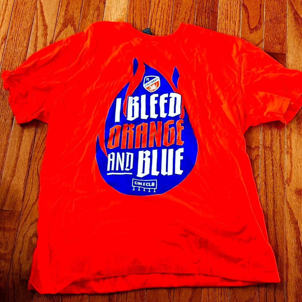 Orange medium graphic tshirt